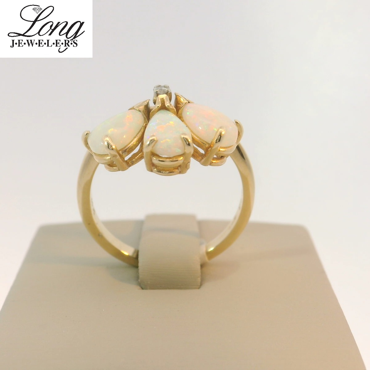 14K Yellow Gold Gemstone Ring: Elegant and Vibrant Luxury 14K Yellow Gold Gemstone Ring: Elegant and Vibrant Luxury