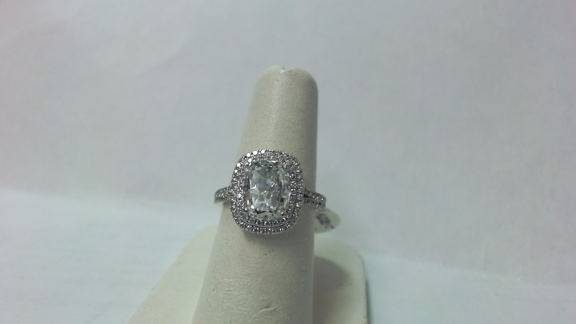 Elegant 18K White & Yellow Gold Two-Tone Ring for Timeless Style