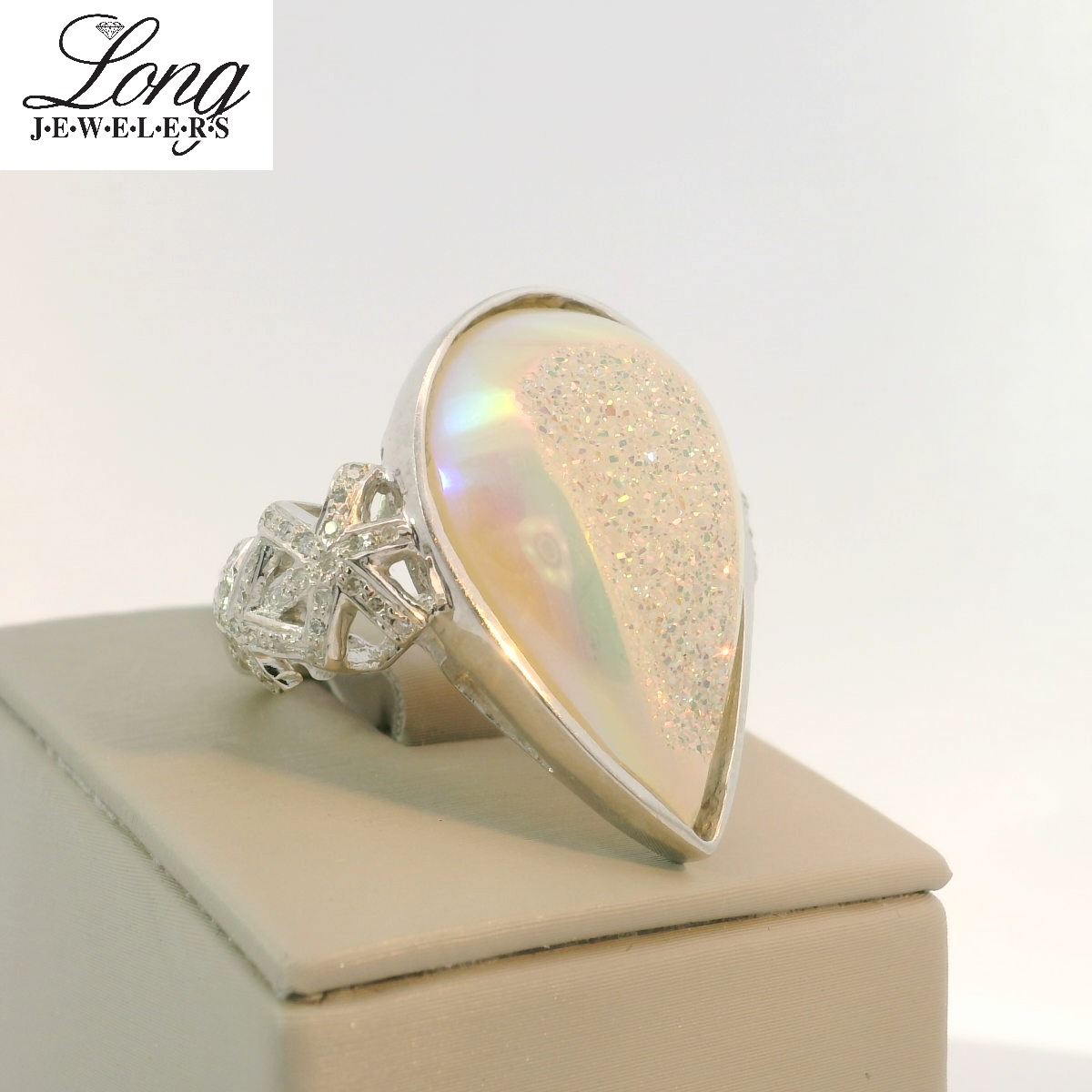14K Yellow Gold Gemstone Ring: Timeless Elegance and Vibrant Color
