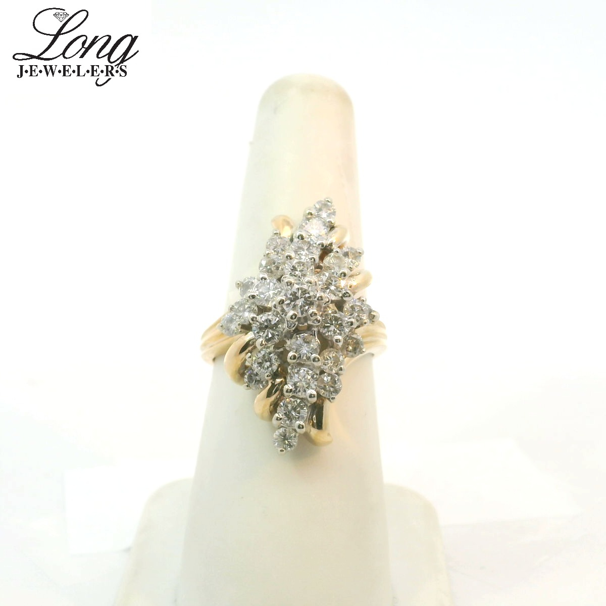Stunning 14K White Gold Cocktail Ring for Dazzling Occasions Stunning 14K White Gold Cocktail Ring for Dazzling Occasions