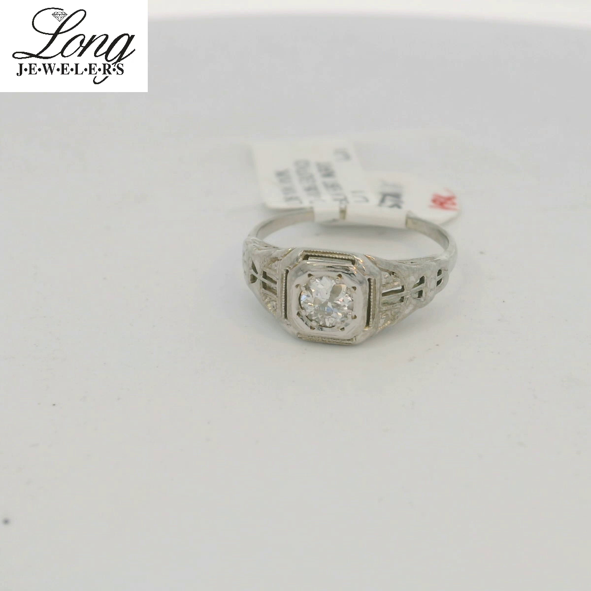 18K Yellow Gold Ring: Timeless Elegance and Romantic Charm