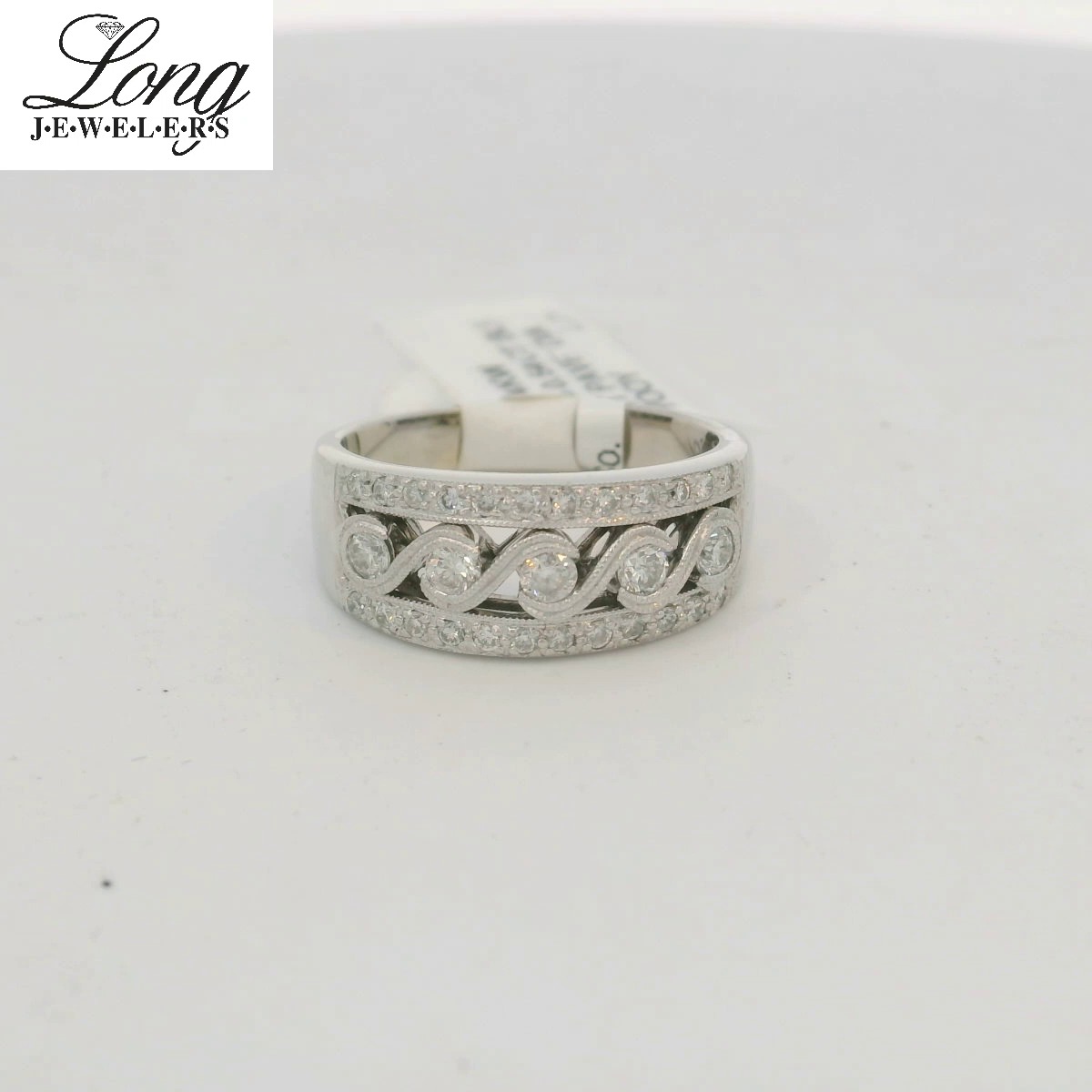 14K White Gold Cluster Ring: Dazzling Diamond Display 14K White Gold Cluster Ring: Dazzling Diamond Display