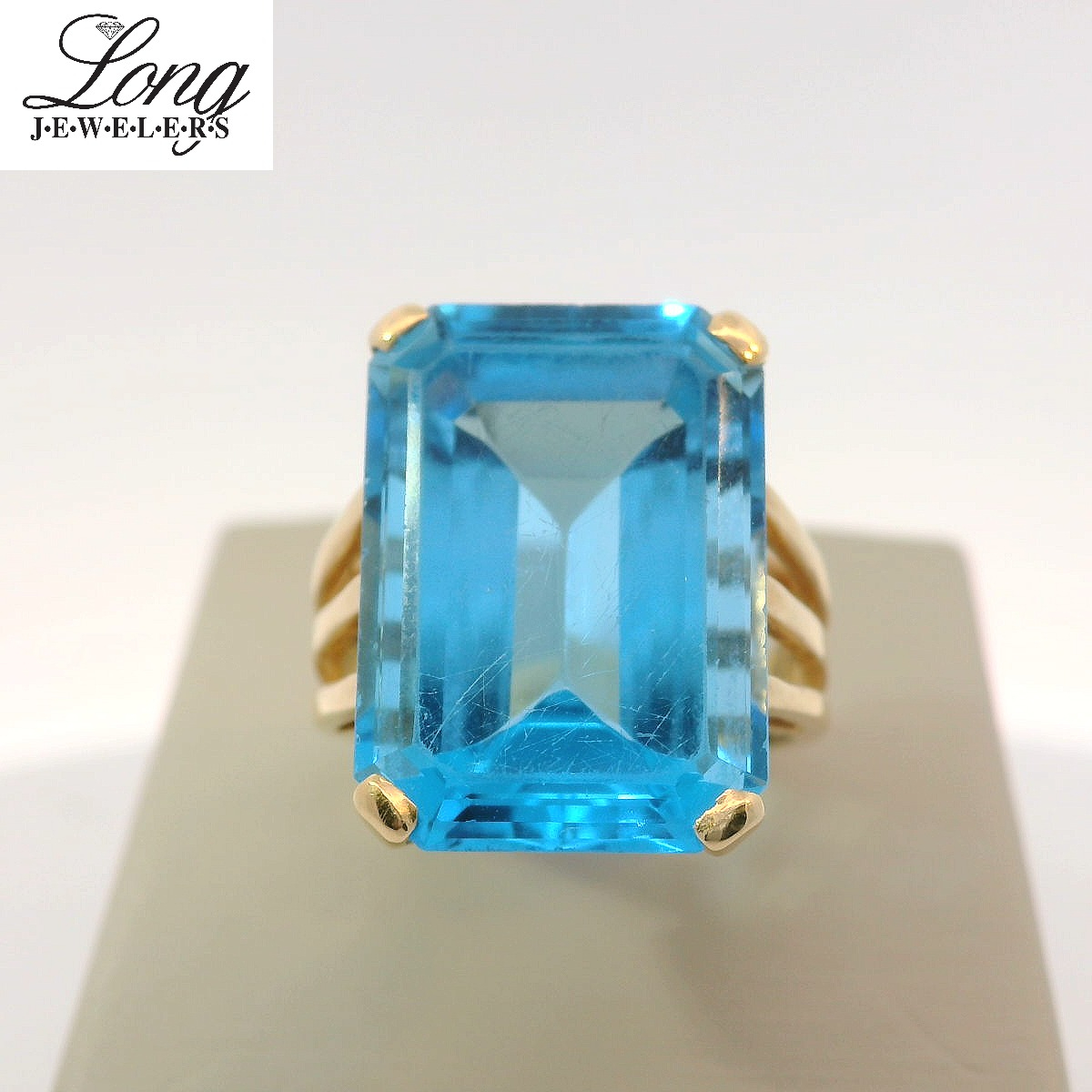 14K Yellow Gold 5.75 Blue Topaz Ring - Dazzling! 14K Yellow Gold 5.75 Blue Topaz Ring - Dazzling!