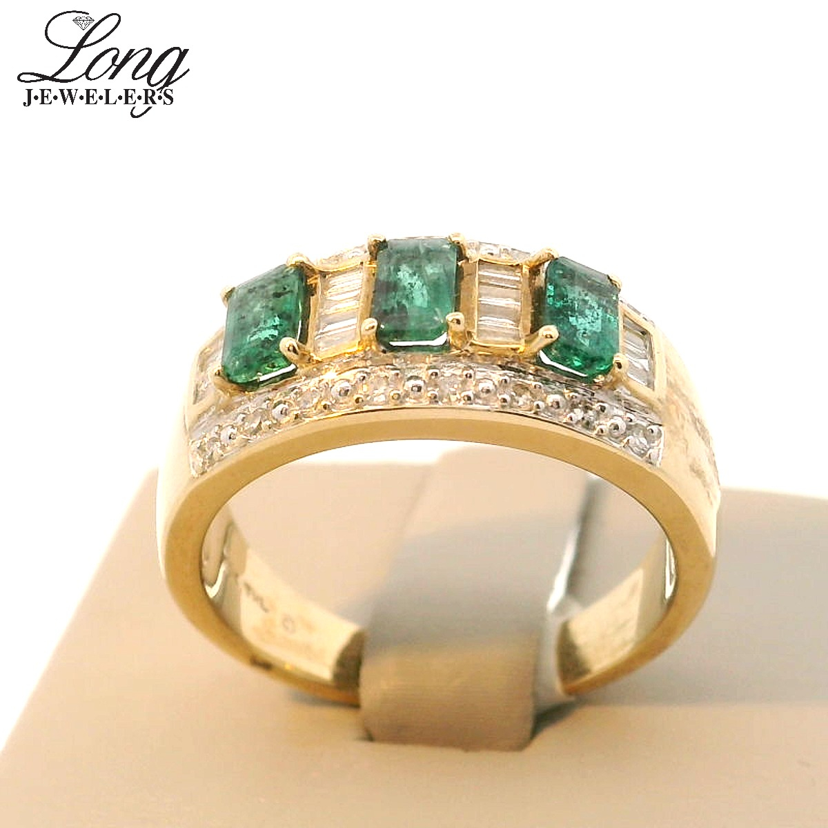 Emerald & Diamond Ring Emerald & Diamond Ring