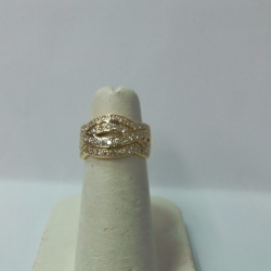 Stunning 18K Yellow Gold Cocktail Ring for a Dazzling Statement thumbnail 2