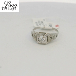 18K Yellow Gold Ring: Timeless Elegance and Romantic Charm thumbnail 1