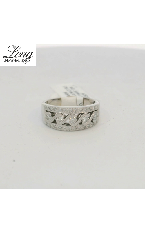 14K White Gold Cluster Ring: Dazzling Diamond Display